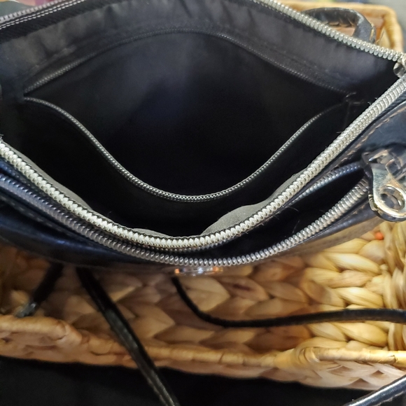 Black Leather Crossbody Purse 👛 - Picture 4 of 7